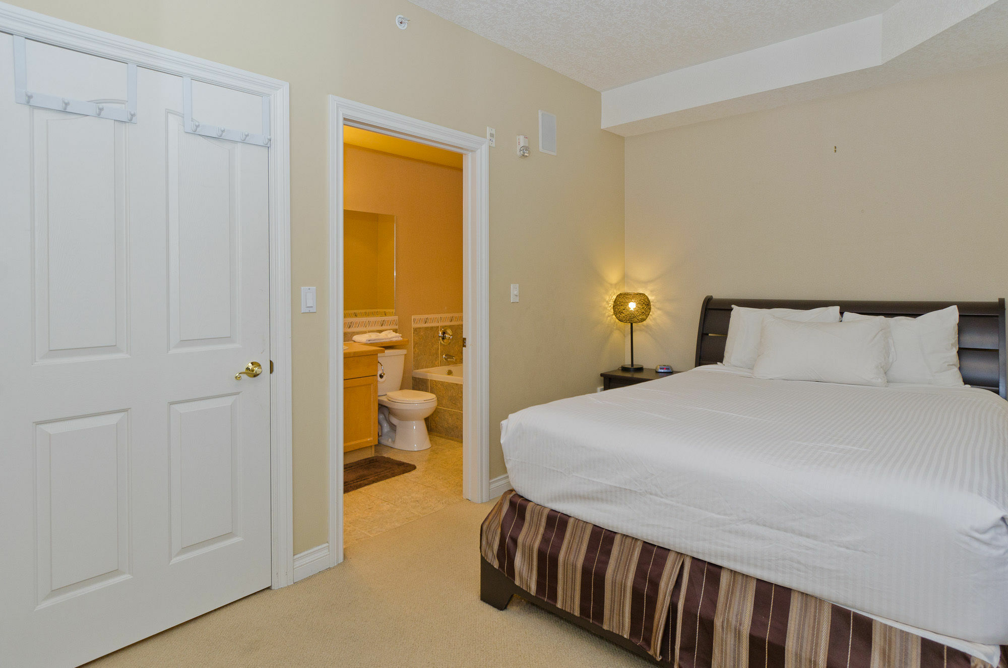 O Hotel Suites Paradyme Calgary Exterior photo